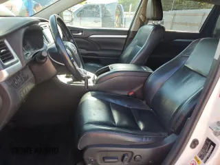 2017 Toyota Highlander XLE with VIN 5TDJZRFHXHS444894, listed as a Copart auction lot 61237735 with 151,073 mi miles and Salvage title. Bid and sale history available at DreamBid. Image 7.