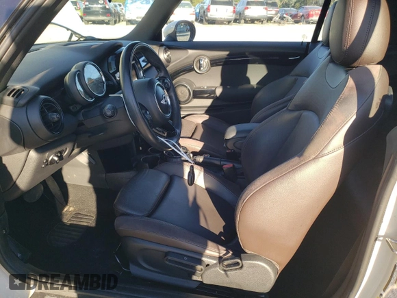 2017 MINI Convertible Cooper с VIN WMWWG5C32H3C20548, выставлен на аукционе Copart как лот 81914854 с пробегом 104 125 миль миль и Списание • Salvage title. История ставок и продаж доступна на DreamBid. Изображение 7.