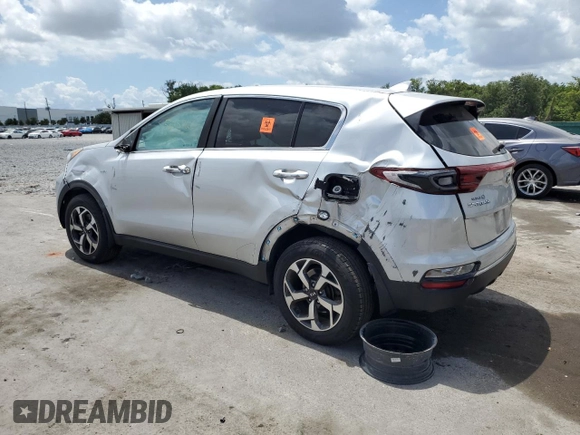 2020 Kia Sportage LX z VIN KNDPMCAC9L7675077, wystawiony jako Copart lot #55075725 z przebiegiem 71 747 mil mil oraz Nie do naprawy • Non repairable. Historia ofert i sprzedaży dostępna na DreamBid. Obrazek 2.