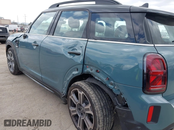 2024 MINI Countryman Cooper S with VIN WMZ53BR06R3S30777, listed as a IAAI auction lot 41903400 with 8,300 mi miles and . Bid and sale history available at DreamBid. Image 17.