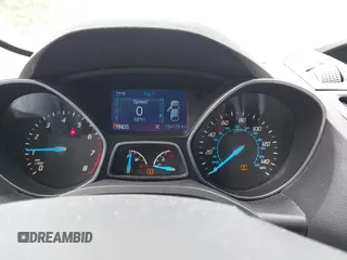 2014 Ford Escape SE z VIN 1FMCU0G98EUC21234, wystawiony jako IAAI lot #42338783 z przebiegiem 124 178 mil mil oraz . Historia ofert i sprzedaży dostępna na DreamBid. Obrazek 7.