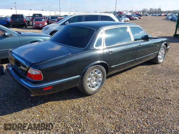 2000 Jaguar XJ with VIN SAJDA23C5YLF19267, listed as a IAAI auction lot 40899052 with 92,553 mi miles and . Bid and sale history available at DreamBid. Image 4.