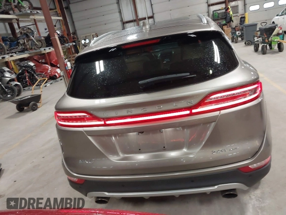 2018 Lincoln MKC Select z VIN 5LMCJ2D95JUL03454, wystawiony jako IAAI lot #42183892 z przebiegiem 78 248 mil mil oraz . Historia ofert i sprzedaży dostępna na DreamBid. Obrazek 17.