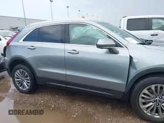 2025 Cadillac XT4 FWD Premium Luxury z VIN 1GYFZCR44SF122443, wystawiony jako IAAI lot #42414279 z przebiegiem 11 023 mil mil oraz . Historia ofert i sprzedaży dostępna na DreamBid. Obrazek 13.