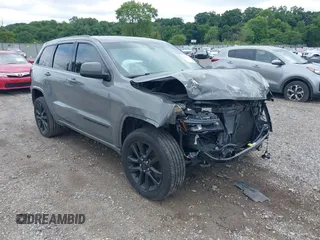 2020 Jeep Grand Cherokee Altitude z VIN 1C4RJFAG8LC199384, wystawiony jako IAAI lot #40043274 z przebiegiem 49 747 mil mil oraz . Historia ofert i sprzedaży dostępna na DreamBid. Obrazek 1.