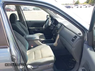 2006 Honda Pilot LX z VIN 5FNYF28146B003827, wystawiony jako IAAI lot #42170590 z przebiegiem 261 506 mil mil oraz . Historia ofert i sprzedaży dostępna na DreamBid. Obrazek 5.