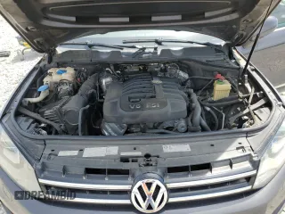 2013 Volkswagen Touareg Lux with VIN WVGEF9BP8DD002947, listed as a Copart auction lot 52590164 with 144,831 mi miles and Salvage Title. Bid and sale history available at DreamBid. Image 13.