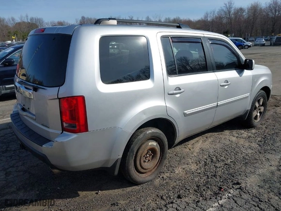 2011 Honda Pilot EX-L with VIN 5FNYF4H52BB005343, listed as a IAAI auction lot 41948030 with 271,869 mi miles. Bid and sale history available at carsss.com. Image 4.