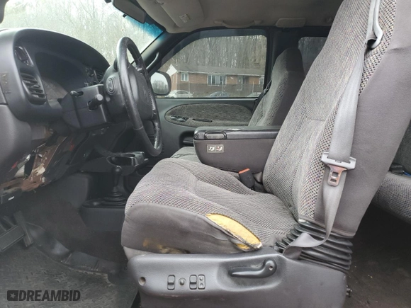 2000 Dodge Ram 1500 with VIN 3B7HF13Z3YG146692, listed as a Copart auction lot 84832814 with 0 mi miles and Salvage Title. Bid and sale history available at carsss.com. Image 7.