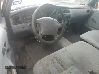 1997 Toyota T100 DX z VIN JT4TN12D0V0035620, wystawiony jako Copart lot #69925814 z przebiegiem Nie podano mil oraz Szkody całkowita. Historia ofert i sprzedaży dostępna na DreamBid. Obrazek 8.