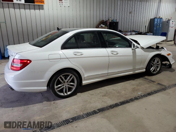 2013 Mercedes-Benz C 300 Sport с VIN WDDGF8AB3DG071630, выставлен на аукционе Copart как лот 60633755 с пробегом 125 585 миль миль и Списание • Salvage title. История ставок и продаж доступна на DreamBid. Изображение 3.