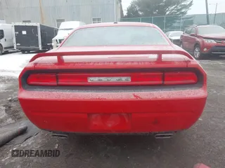 2010 Dodge Challenger R/T Classic z VIN 2B3CJ5DT7AH103121, wystawiony jako IAAI lot #41298456 z przebiegiem 147 685 mil mil oraz . Historia ofert i sprzedaży dostępna na DreamBid. Obrazek 17.