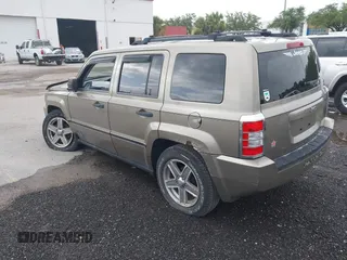 2008 Jeep Patriot Sport with VIN 1J8FT28W18D636073, listed as a IAAI auction lot 42622187 with 103,122 mi miles and . Bid and sale history available at DreamBid. Image 3.