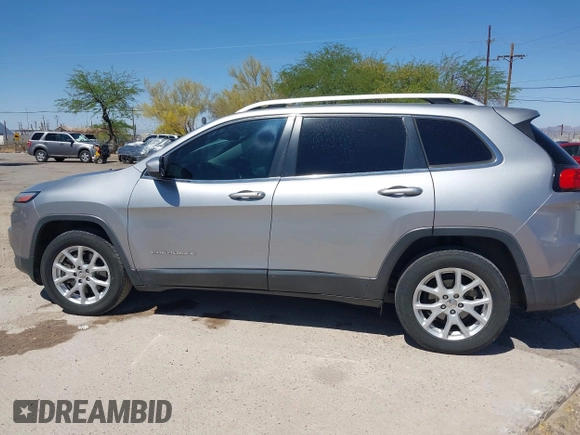 2017 Jeep Cherokee Latitude with VIN 1C4PJLCB3HW660925, listed as a IAAI auction lot 42087708 with 111,345 mi miles and . Bid and sale history available at carsss.com. Image 14.