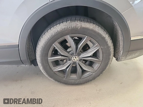 2024 Volkswagen Tiguan SE with VIN 3VV3B7AX9RM084536, listed as a IAAI auction lot 42708274 with 33,250 mi miles and . Bid and sale history available at DreamBid. Image 15.