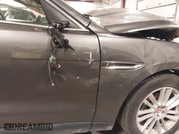 2017 Jaguar F-PACE 20d Prestige with VIN SADCK2BN6HA086744, listed as a IAAI auction lot 40730584 with 105,387 mi miles. Bid and sale history available at carsss.com. Image 13.