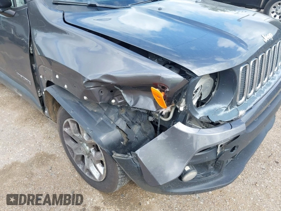 2017 Jeep Renegade Latitude z VIN ZACCJBBB7HPG31581, wystawiony jako IAAI lot #41933910 z przebiegiem 153 217 mil mil oraz . Historia ofert i sprzedaży dostępna na DreamBid. Obrazek 6.