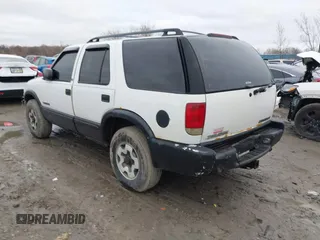 2003 Chevrolet Blazer LS z VIN 1GNDT13X63K106315, wystawiony jako IAAI lot #41914116 z przebiegiem 196 774 mil mil oraz . Historia ofert i sprzedaży dostępna na DreamBid. Obrazek 3.