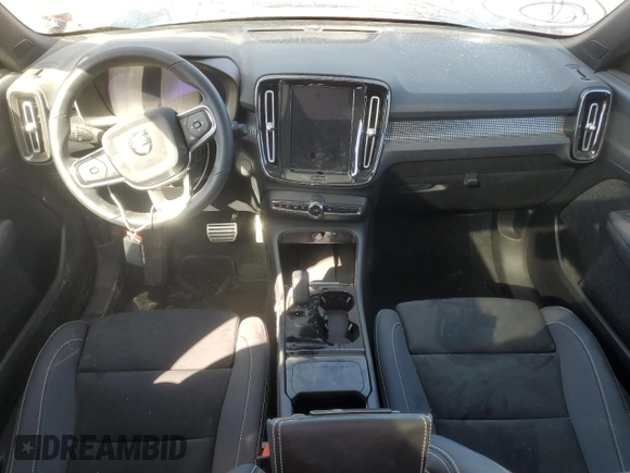 2022 Volvo XC40 Twin Plus z VIN YV4ED3UR4N2717241, wystawiony jako Copart lot #68005304 z przebiegiem Nie podano mil oraz Szkoda całkowita • Salvage title. Historia ofert i sprzedaży dostępna na DreamBid. Obrazek 8.