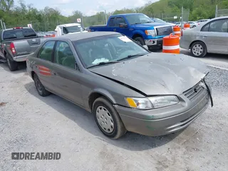 1998 Toyota Camry LE z VIN 4T1BG28K6WU331314, wystawiony jako IAAI lot #42159498 z przebiegiem 195 257 mil mil oraz . Historia ofert i sprzedaży dostępna na DreamBid. Obrazek 1.