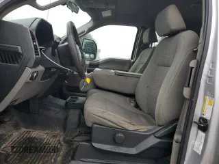 2019 Ford F-250 XL z VIN 1FT7X2B61KEF55620, wystawiony jako Copart lot #44321215 z przebiegiem 105 823 mil mil oraz Szkoda całkowita • Salvage title. Historia ofert i sprzedaży dostępna na DreamBid. Obrazek 7.