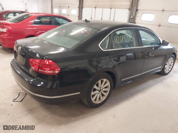 2013 Volkswagen Passat SEL Premium with VIN 1VWCP7A37DC068954, listed as a IAAI auction lot 42019750 with 127,943 mi miles. Bid and sale history available at carsss.com. Image 4.