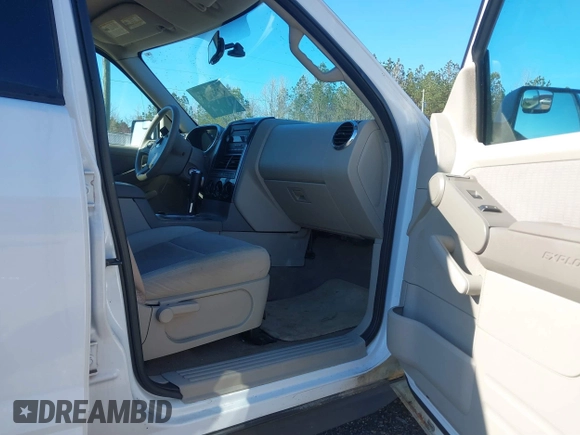 2007 Ford Explorer XLT with VIN 1FMEU63E27UA69436, listed as a IAAI auction lot 41777443 with 215,975 mi miles. Bid and sale history available at carsss.com. Image 5.