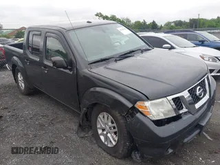 2015 Nissan Frontier SV z VIN 1N6AD0EV6FN715810, wystawiony jako IAAI lot #42199101 z przebiegiem 134 982 mil mil oraz . Historia ofert i sprzedaży dostępna na DreamBid. Obrazek 6.