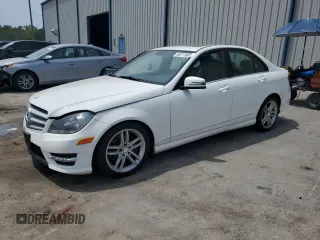 2013 Mercedes-Benz C 300 Sport z VIN WDDGF8ABXDR285941, wystawiony jako Copart lot #58211605 z przebiegiem 130 963 mil mil oraz Szkoda całkowita • Salvage title. Historia ofert i sprzedaży dostępna na DreamBid. Obrazek 1.