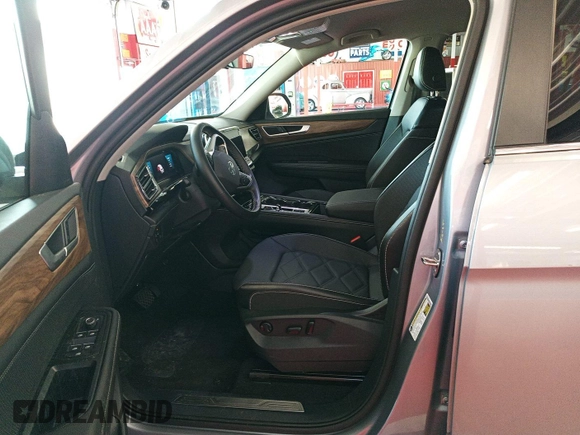 2024 Volkswagen Atlas SE with VIN 1V2HR2CA9RC557329, listed as a IAAI auction lot 42734151 with 19,097 mi miles and . Bid and sale history available at DreamBid. Image 34.