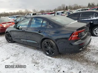 2024 Volvo S60 Plus Black Edition z VIN 7JRL12TH6RG305757, wystawiony jako Copart lot #83454534 z przebiegiem 5036 mil mil oraz Szkody całkowita. Historia ofert i sprzedaży dostępna na DreamBid. Obrazek 2.