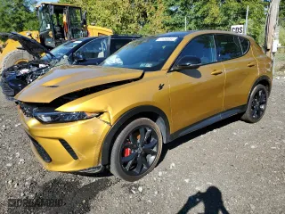 2024 Dodge Hornet R/T Plus with VIN ZACPDFDW6R3A11538, listed as a Copart auction lot 71154034 with 9,571 mi miles and Salvage Title. Bid and sale history available at carsss.com. Image 1.