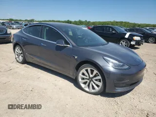 2018 Tesla Model 3 Long Range Battery z VIN 5YJ3E1EB4JF116531, wystawiony jako Copart lot #55609755 z przebiegiem 63 695 mil mil oraz Szkody całkowita. Historia ofert i sprzedaży dostępna na DreamBid. Obrazek 4.