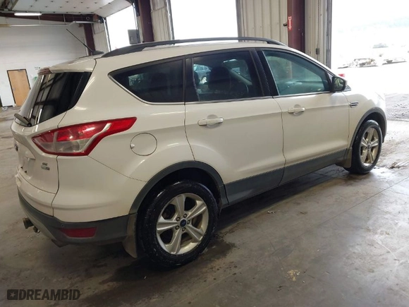 2014 Ford Escape SE with VIN 1FMCU9GX3EUE01045, listed as a IAAI auction lot 41932355 with 105,248 mi miles. Bid and sale history available at carsss.com. Image 4.