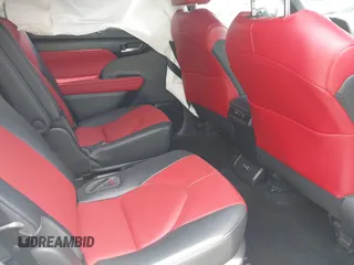 2023 Toyota Highlander L z VIN 5TDKDRAHXPS520803, wystawiony jako IAAI lot #42584854 z przebiegiem 11 561 mil mil oraz . Historia ofert i sprzedaży dostępna na DreamBid. Obrazek 8.