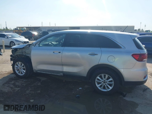 2020 Kia Sorento LX with VIN 5XYPG4A39LG675807, listed as a IAAI auction lot 41871304 with 124,689 mi miles. Bid and sale history available at carsss.com. Image 15.