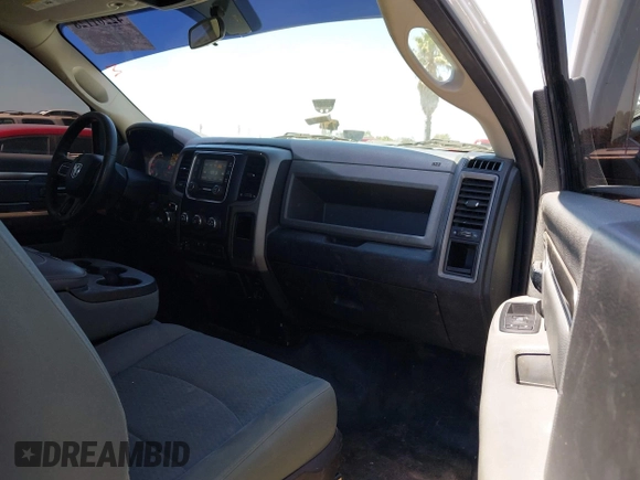 2017 Ram 1500 Tradesman z VIN 3C6JR6DT8HG542110, wystawiony jako IAAI lot #42201128 z przebiegiem 141 860 mil mil oraz . Historia ofert i sprzedaży dostępna na DreamBid. Obrazek 5.