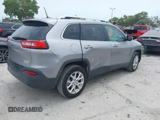 2018 Jeep Cherokee Latitude Plus with VIN 1C4PJLLB0JD534992, listed as a IAAI auction lot 42212429 with 125,928 mi miles and . Bid and sale history available at carsss.com. Image 4.