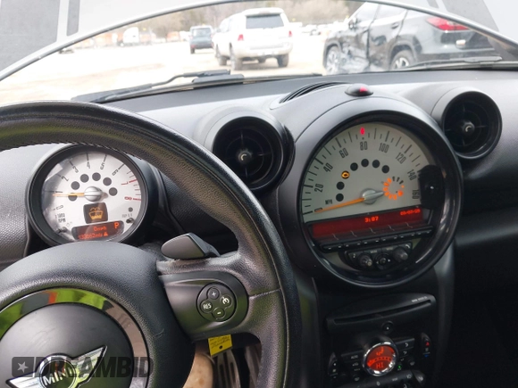 2014 MINI Countryman S with VIN WMWZC3C55EWT00349, listed as a IAAI auction lot 41738181 with 133,662 mi miles and . Bid and sale history available at DreamBid. Image 7.