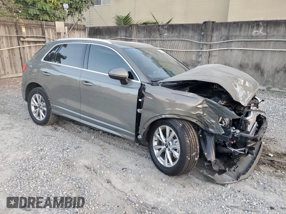 2024 Audi Q3 S line Premium Plus z VIN WA1EECF36R1172920, wystawiony jako Copart lot #87403704 z przebiegiem 2564 mil mil oraz Nie do naprawy. Historia ofert i sprzedaży dostępna na DreamBid. Obrazek 4.