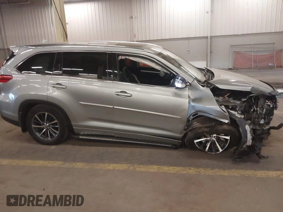 2017 Toyota Highlander XLE with VIN 5TDJZRFH2HS388353, listed as a IAAI auction lot 42138913 with 41,107 mi miles and . Bid and sale history available at DreamBid. Image 14.