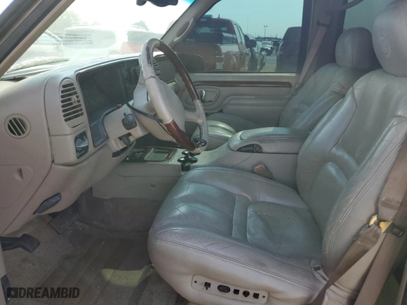 2000 Cadillac Escalade with VIN 1GYEK63R2YR210601, listed as a Copart auction lot 64108944 with 186,964 mi miles and Salvage Title. Bid and sale history available at carsss.com. Image 7.