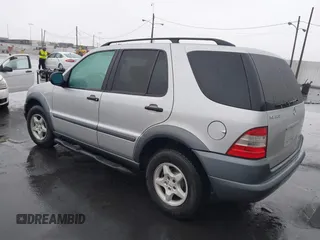 1998 Mercedes-Benz M-Class with VIN 4JGAB54E1WA045397, listed as a IAAI auction lot 41204055 with 1 mi miles. Bid and sale history available at carsss.com. Image 3.