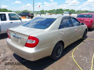 2002 Toyota Camry LE z VIN 4T1BE32K42U592181, wystawiony jako IAAI lot #42206721 z przebiegiem 299 947 mil mil oraz . Historia ofert i sprzedaży dostępna na DreamBid. Obrazek 4.