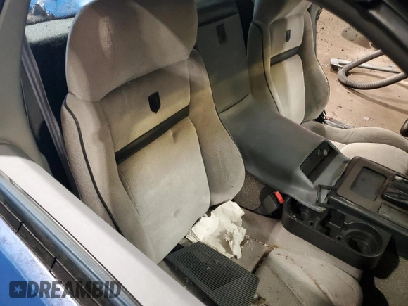 1987 Pontiac Fiero z VIN 1G2PF11R6HP237261, wystawiony jako Copart lot #85061534 z przebiegiem Nie podano mil oraz Czysty tytuł • Clean title. Historia ofert i sprzedaży dostępna na DreamBid. Obrazek 10.