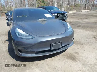 2018 Tesla Model 3 Long Range Battery z VIN 5YJ3E1EB1JF093175, wystawiony jako IAAI lot #41766128 z przebiegiem Nie podano mil oraz . Historia ofert i sprzedaży dostępna na DreamBid. Obrazek 11.