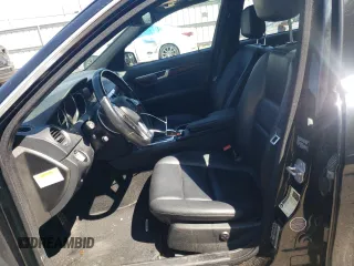 2013 Mercedes-Benz C 300 Sport z VIN WDDGF8AB5DR251793, wystawiony jako Copart lot #57859445 z przebiegiem 138 764 mil mil oraz Szkoda całkowita • Salvage title. Historia ofert i sprzedaży dostępna na DreamBid. Obrazek 7.