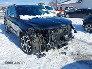 2019 Jeep Grand Cherokee Overland with VIN 1C4RJFCG4KC583691, listed as a IAAI auction lot 41505711 with 109,921 mi miles. Bid and sale history available at carsss.com. Image 18.