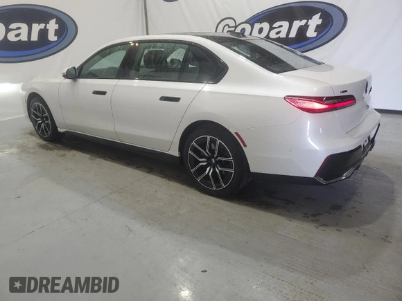 2024 BMW 7 Series 740i xDrive z VIN WBA33EH06RCS76214, wystawiony jako Copart lot #78085004 z przebiegiem 2 808 mil mil oraz Czysty tytuł • Clean title. Historia ofert i sprzedaży dostępna na DreamBid. Obrazek 2.