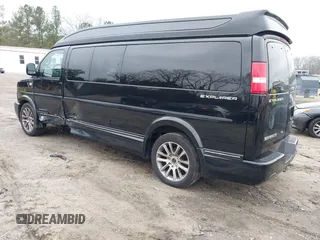 2019 GMC Savana Cargo with VIN 1GTW7BFG2K1176681, listed as a IAAI auction lot 41627842 with 110,000 mi miles. Bid and sale history available at carsss.com. Image 3.